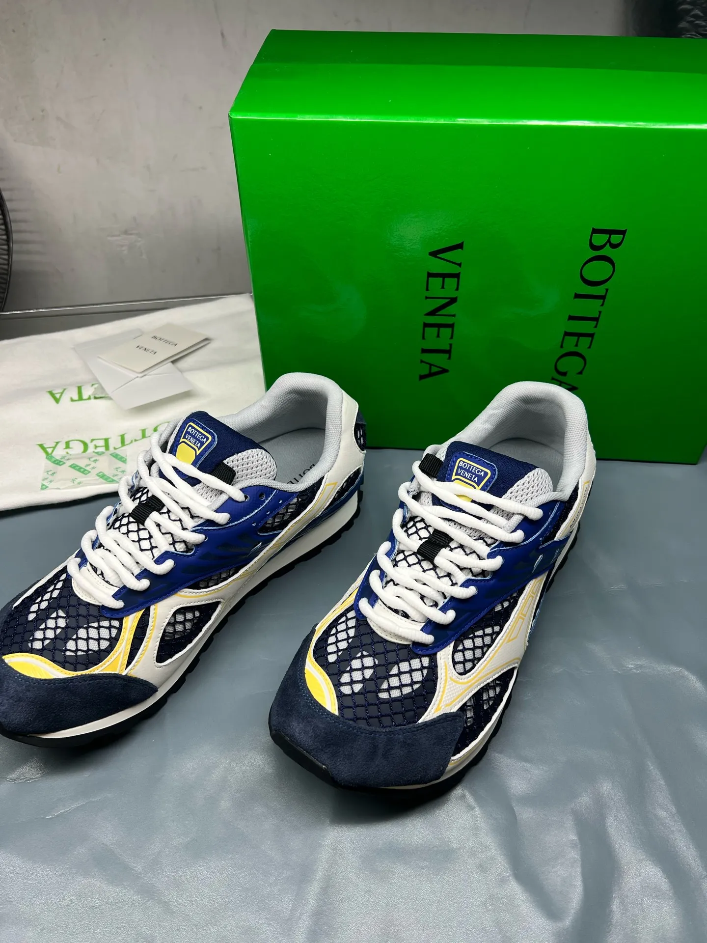 👟👟Ex-factory price 600👟👟 Men's size +10 Real photos 🔥🔥BV Orbit sneakers Wang Yibo's same style couple's dad shoes Runner sneakers, made of lightweight technical mesh fabric. Matched with geometric pattern designed rubber outsole, Wang Zha series high version. Look for the package technology. It is actually a lot taller, but the legs are still slim. Very nice, playable and durable. Matched to the standard💯 Package shoe technology. Look for the high version. The outsole is made of color-blocked TPU outsole. Women's model 35 36 37 38 39 40 41 42 (40 41 42 43 44 45 customized) (Customer logo can be accepted without refund or exchange at a favorable price) Equipped with original packaging